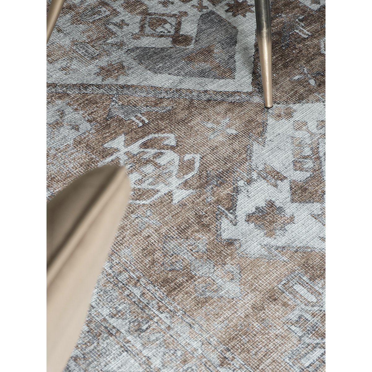 Vloerkleed Laria bruin detail vintage print — Zwarthuisje